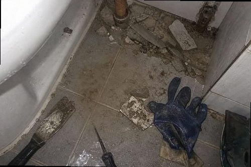 누수탐지 배관 보수 후 압력 재검사를 진행하는 현장