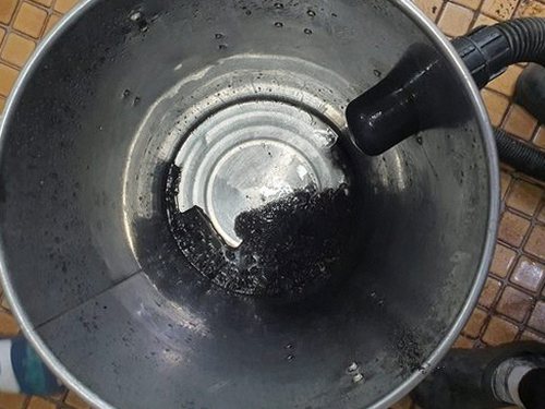 검단구 대곡동 하수구막힘 — 배수구 안쪽 찌꺼기