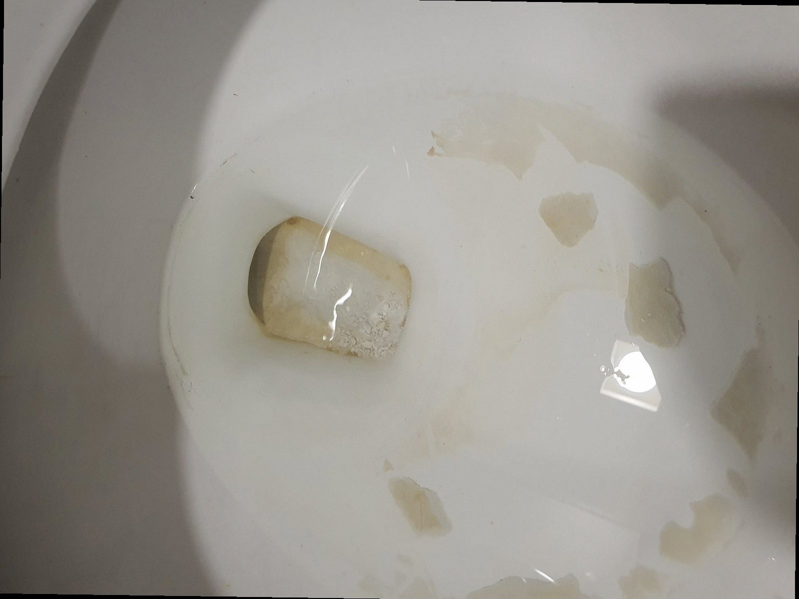 광주 하수구막힘 주방 배수 상태를 확인하는 점검 장면