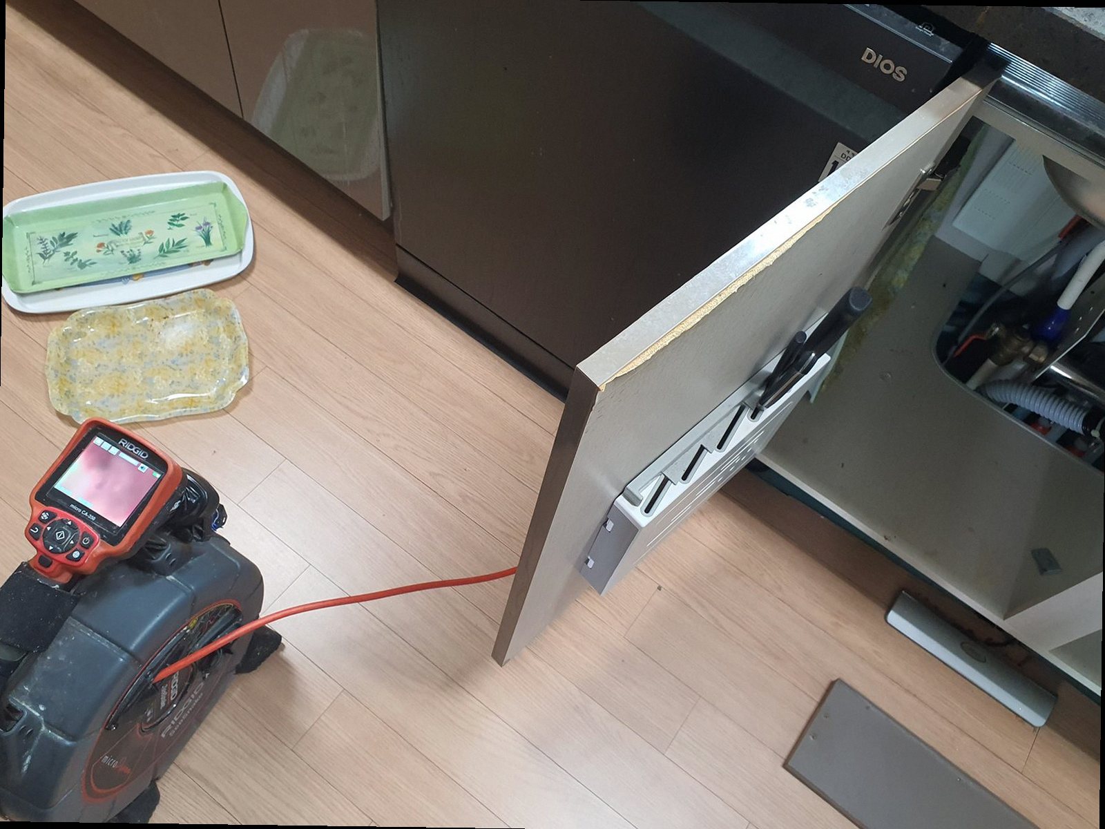안성 하수구막힘 배수 상태와 바닥 고임을 확인하는 현장 점검 장면