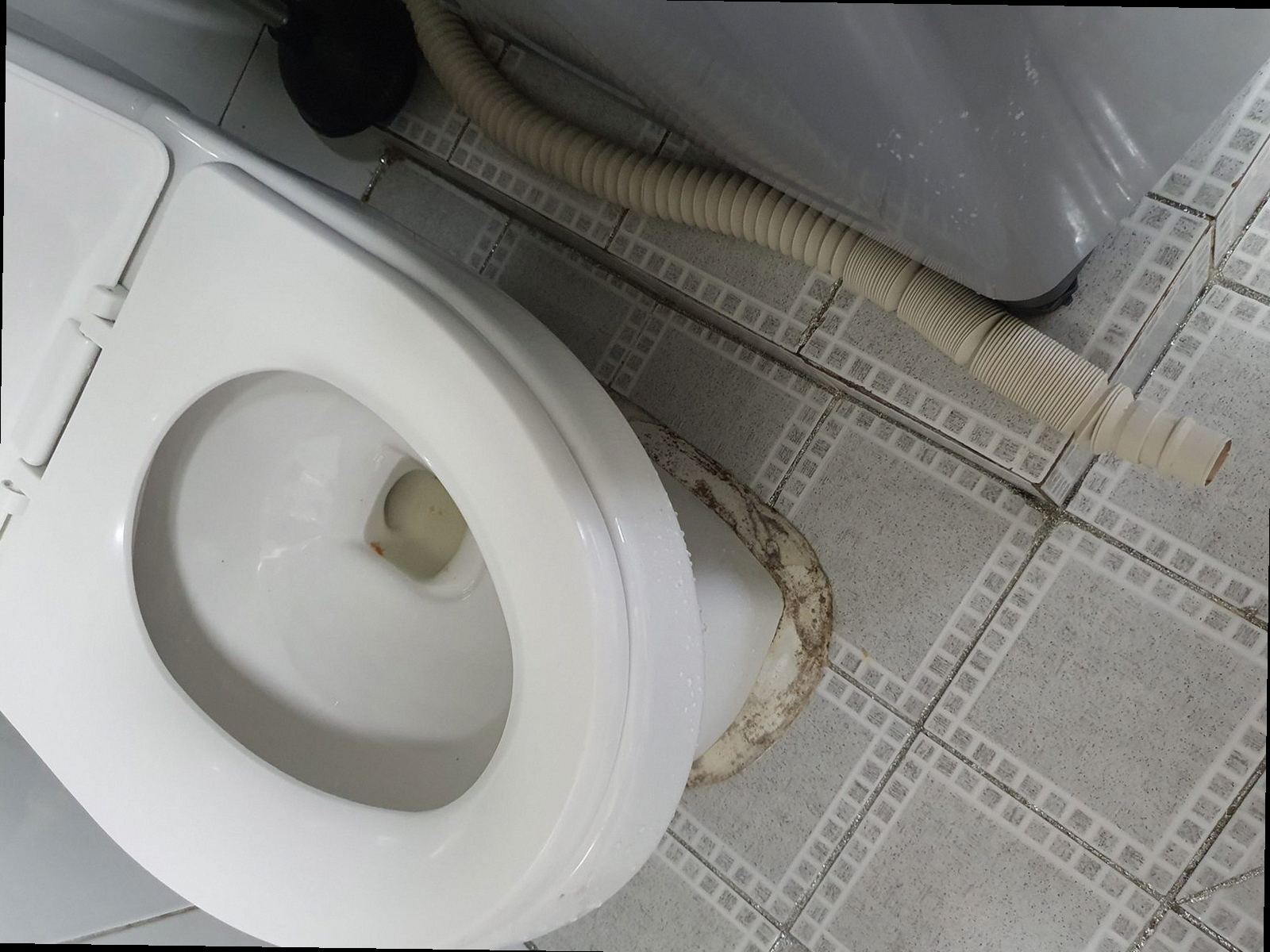 여주 하수구막힘 배관 내시경으로 막힘 위치를 확인하는 점검 장면