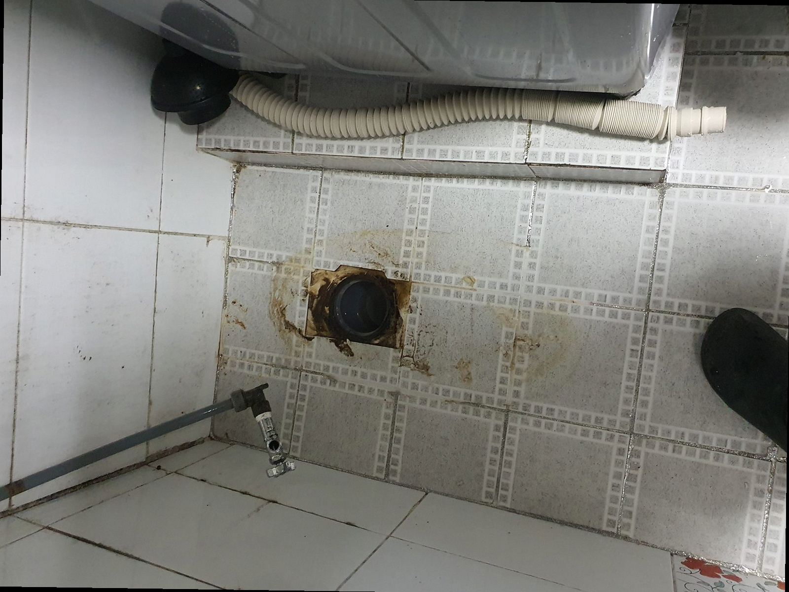 오산 하수구막힘 배수 상태와 역류 징후를 확인하는 현장 점검 이미지