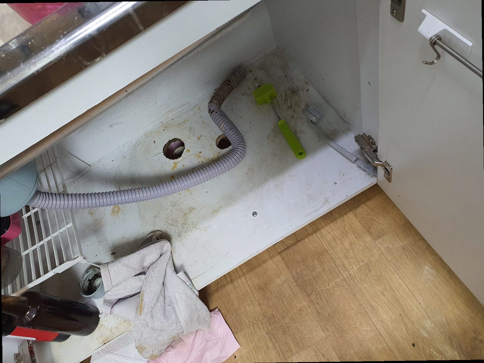 평택 하수구막힘 배관 내부 점검 장비로 막힘 위치를 확인하는 모습