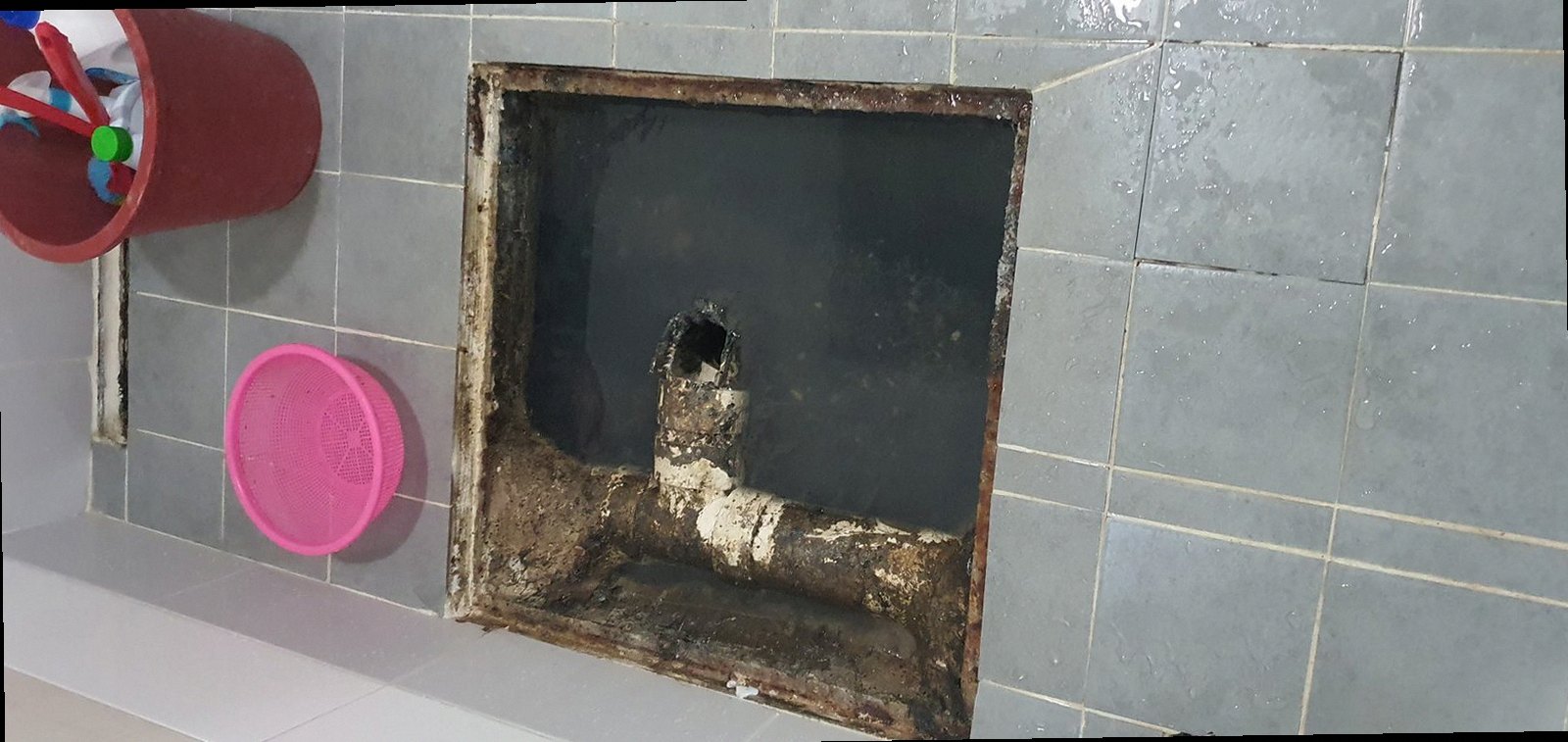 노원구 하수구막힘 배관 내부 오염 상태를 확인하는 내시경 점검 장면